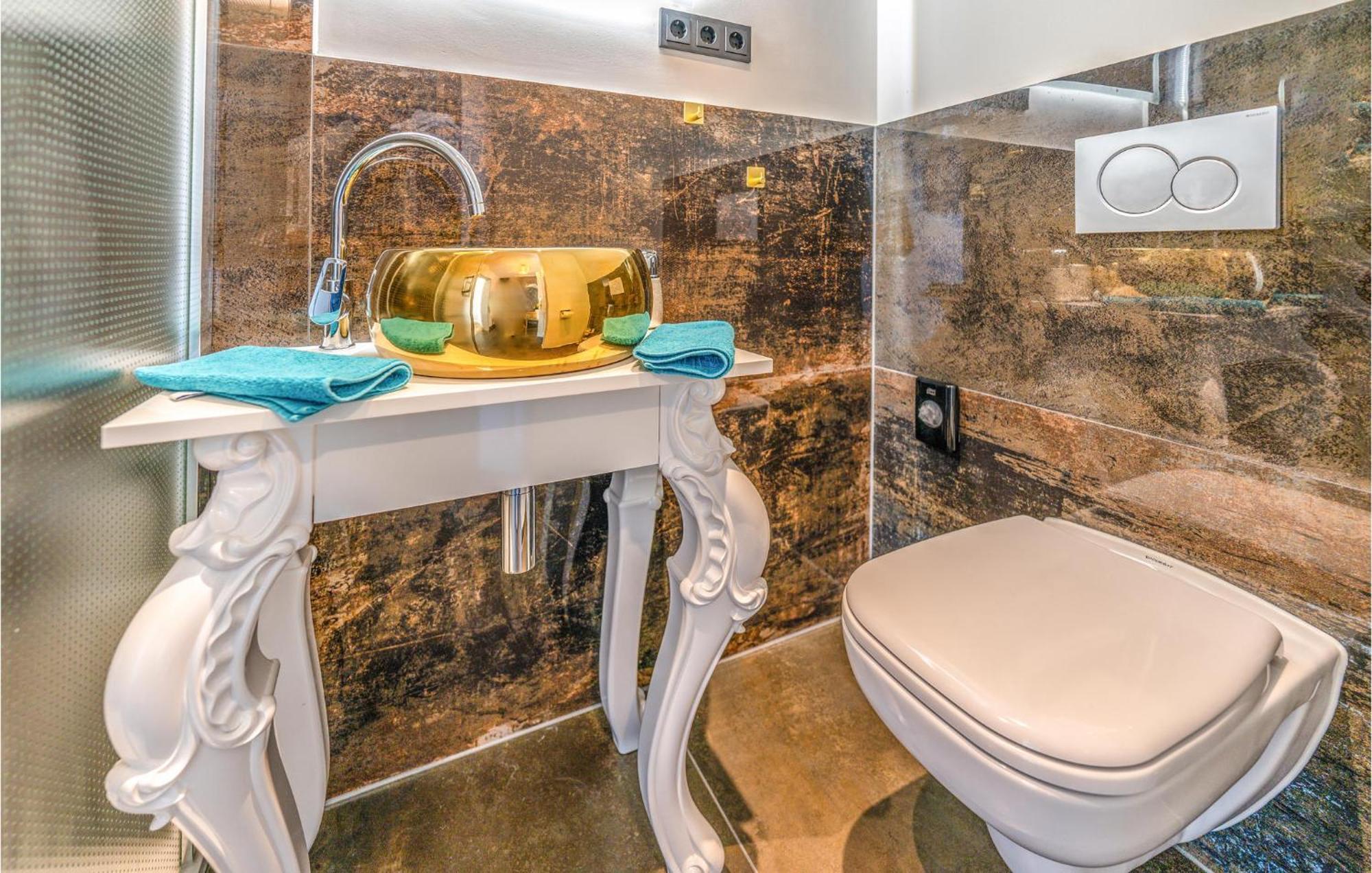 Stunning Apartment In Mettmann With Wifi Eksteriør billede
